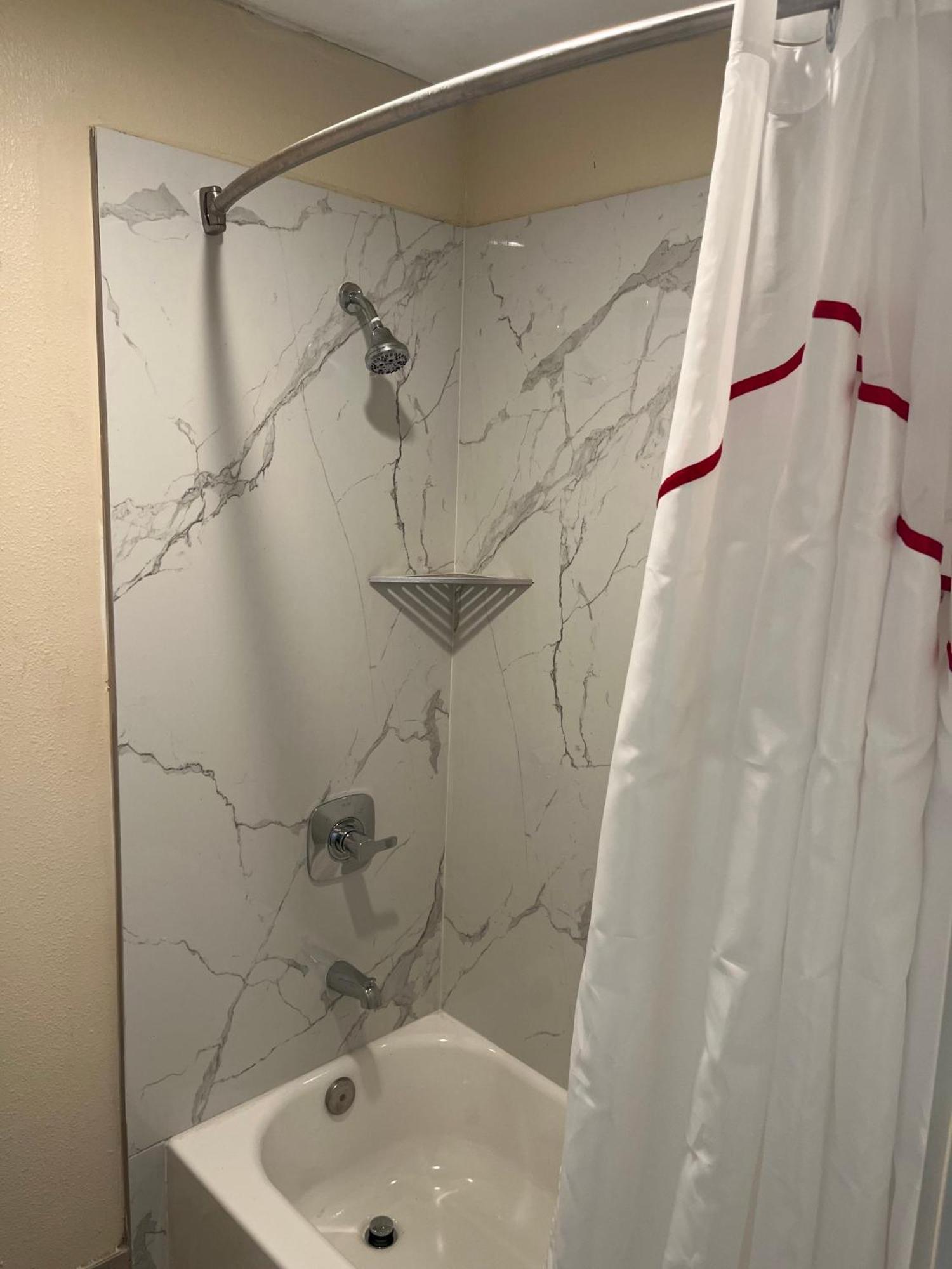 Red Roof Inn 홀톰시티 외부 사진