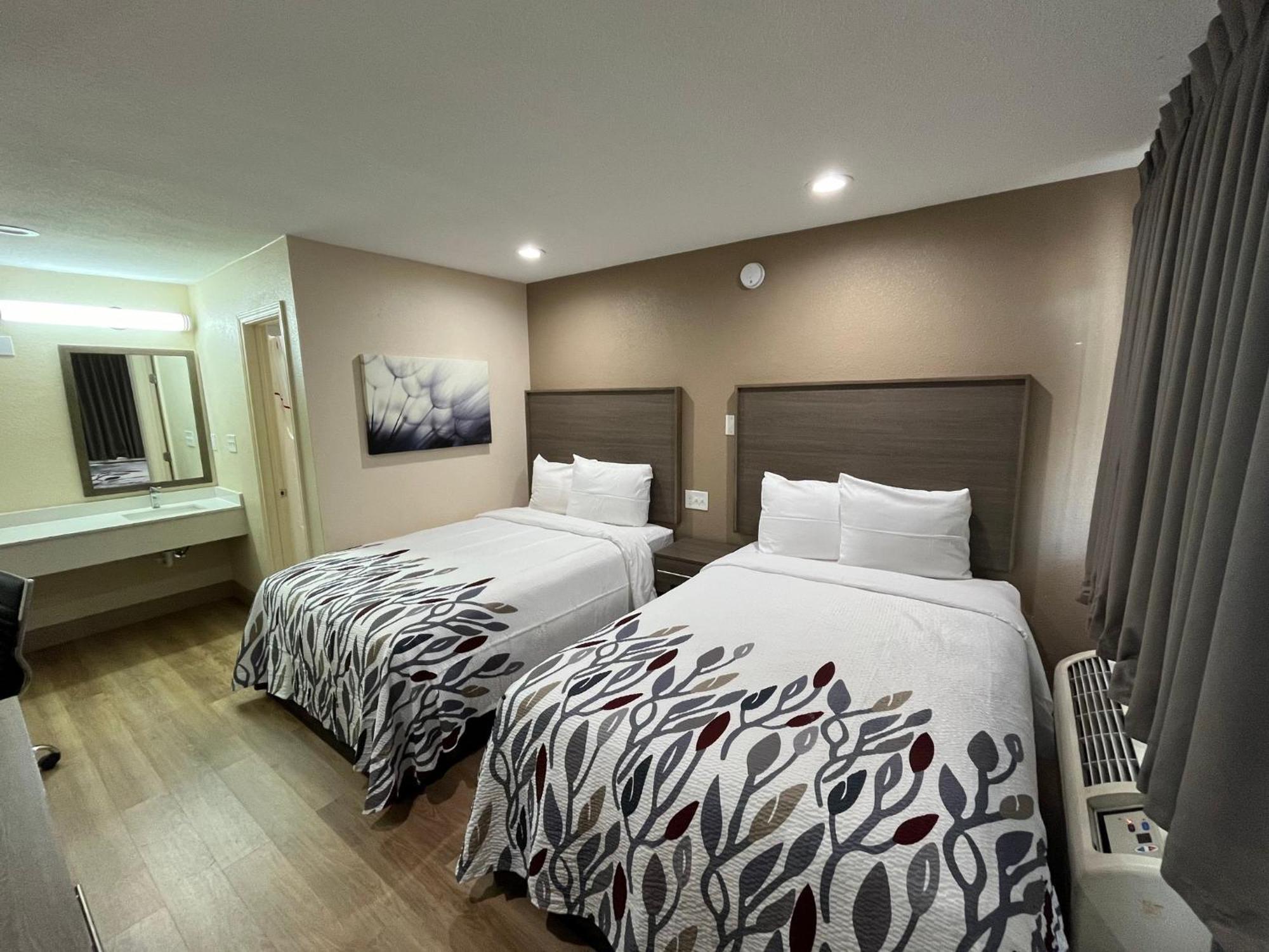 Red Roof Inn 홀톰시티 외부 사진