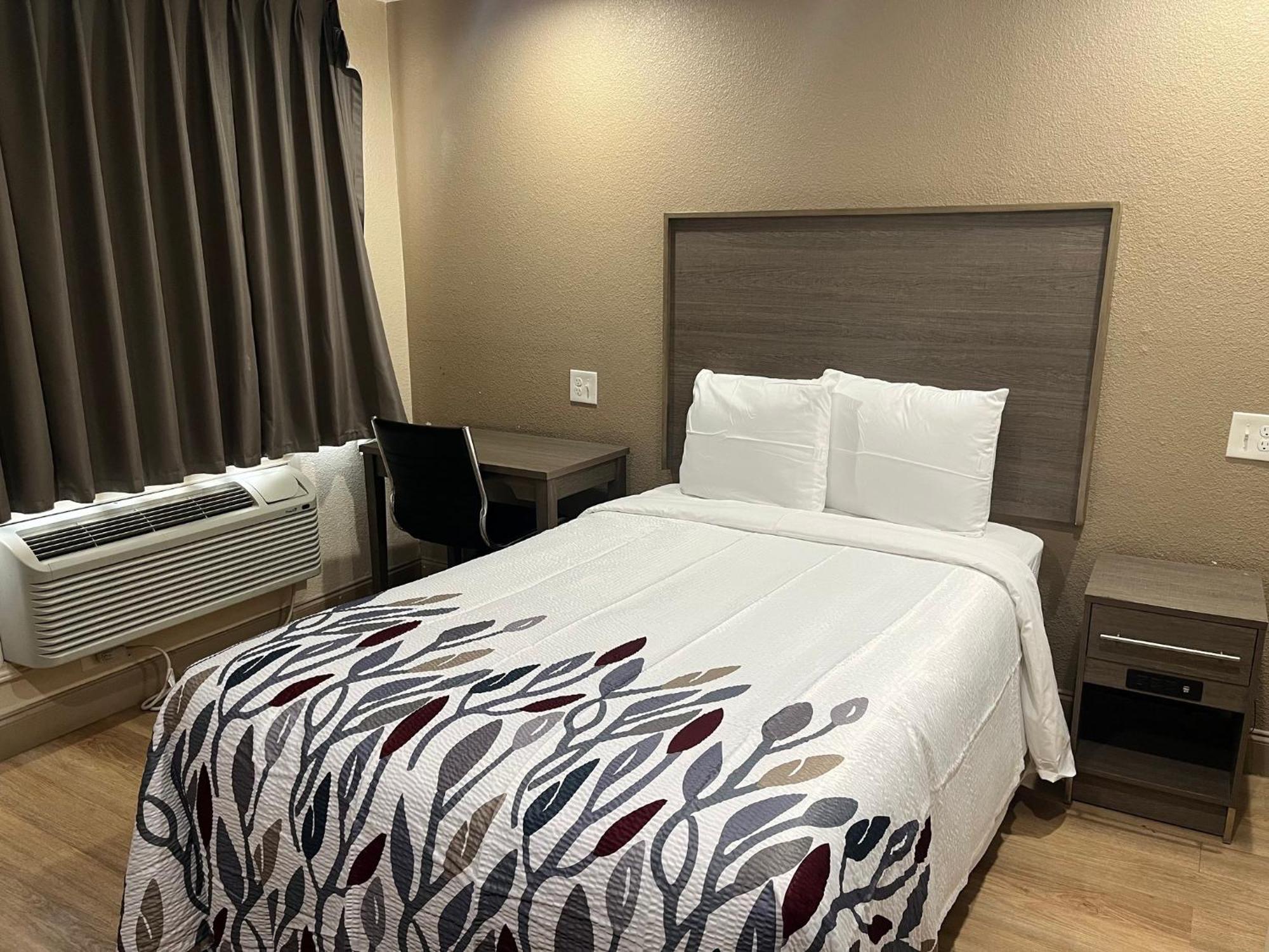 Red Roof Inn 홀톰시티 외부 사진